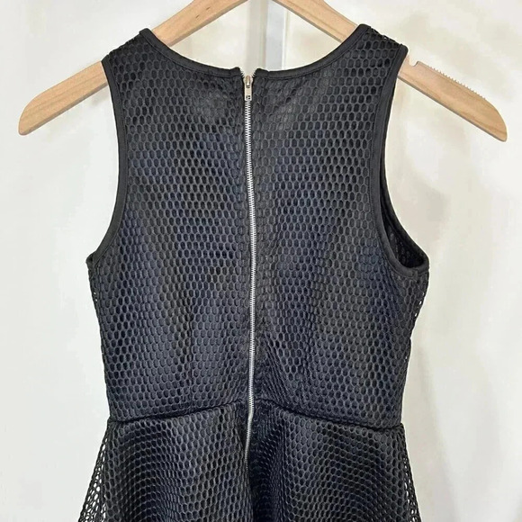 Romeo + Juliet Couture Size Small Dress Netting Black Fit & Flare Sporty Retro G - Picture 9 of 13